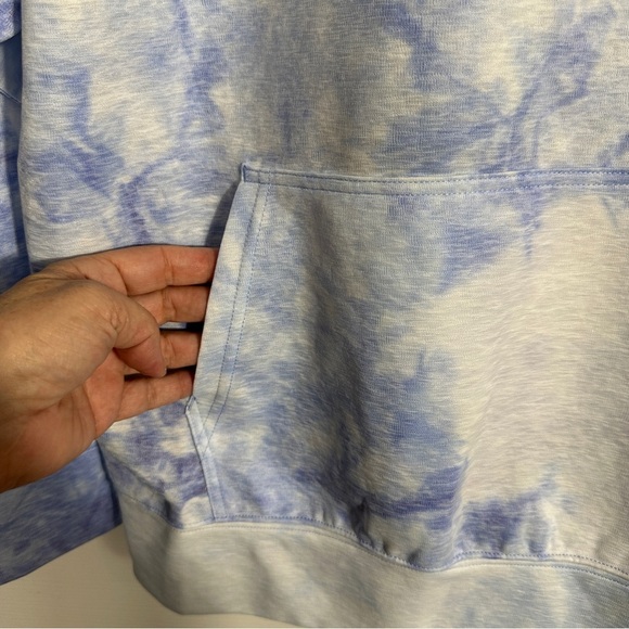 Nike Dri-Fit hoodie, size XS, shimmery shades of blue/white, active, athleisure - Picture 3 of 11